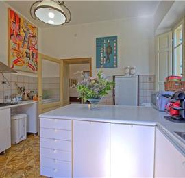 6 bedroom villa with large pool and tennis court near Arezzo, Southern Tuscany, sleeps 12
